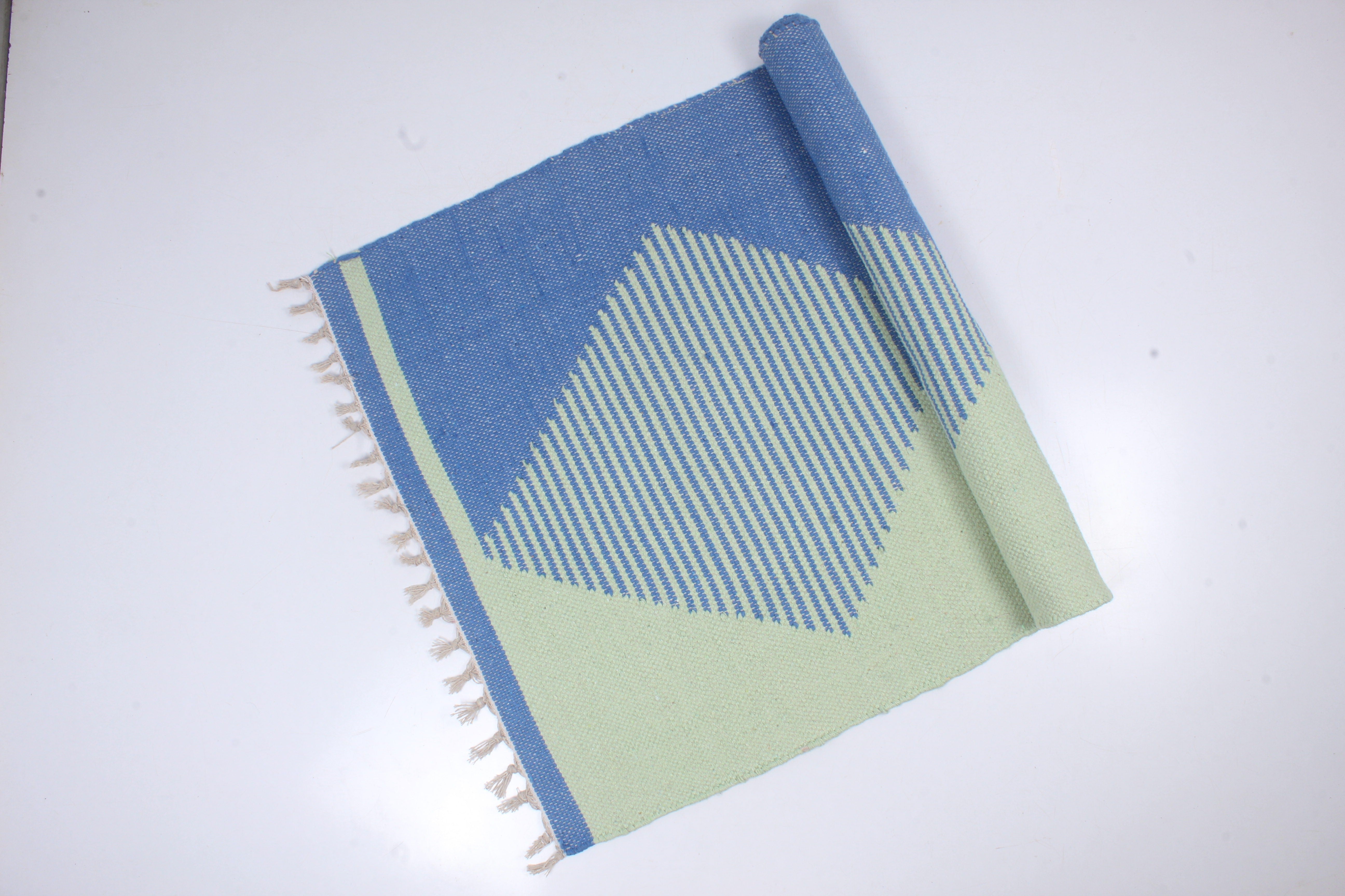 Pure Handwoven Yoga Mats: A Natural Choice